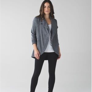 LULULEMON HEATHERED GRAY FRONT WRAP SHRUG 6 SWEATSHIRT SWEATER
